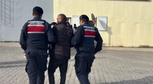 Uyuşturucu Firarisine Şafak Operasyonu: 18 Yıl Cezaevi Kaçağı Yakalandı