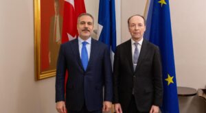 Bakan Fidan, Finlandiya Parlamentosu Başkanı Halla-aho ile Görüştü