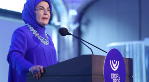 Emine Erdoğan’dan ‘Bağımsızlık Öncüleri Zirvesi’ Paylaşımı: “Hayatın Güzelliklerine Yeniden Tutunulan Bir Yolculuk Temenni Ediyorum”