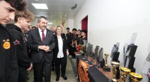 Bakan Tekin’den Belediyelere Çağrı: “Eğitim Siyasi Perspektifin Ötesinde Bir Konu”