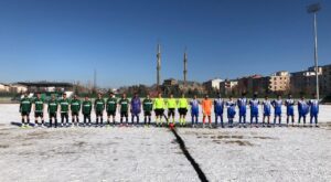​Kars’ta Gol Yağmuru, Tribünde Kardeşlik Rüzgarı!