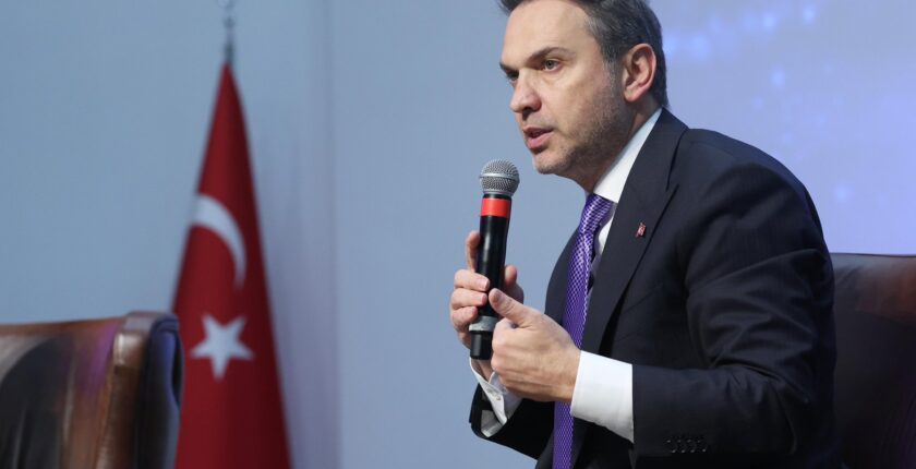 Bakan Bayraktar Paris’te Yoğun Enerji Diplomasisi Yürüttü