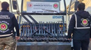 Akçakale Sınır Kapısı’nda Silah Kaçakçılığı Operasyonu: Kamyon Deposundan 52 Uzun Namlulu Silah Çıktı