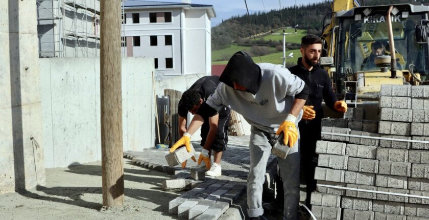Yalova Akça Hatun Öğrenci Yurdu Yolu Yenileniyor
