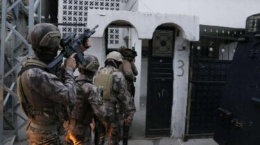 Kars’ta kamu personeli uyuşturucu operasyonunda gözaltına alındı