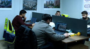 Bakan Kurum’dan ‘Asrın İnşası’ Emekçilerine Teşekkür: “200 Bin Kardeşimizle Gurur Duyuyoruz”