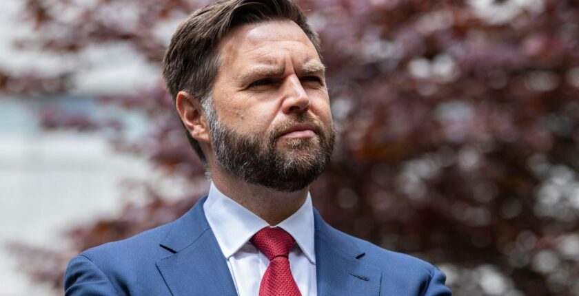 ABD Başkan Yardımcısı JD Vance ve Üst Düzey Heyet Pakistan’da: İran Görüşmeleri İçin Kritik Ziyaret