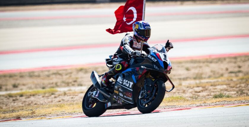 Toprak Razgatlıoğlu İspanya’da Şanssızlık Yaşadı: Milli Sporcu Sprint Yarışında Saf Dışı Kaldı