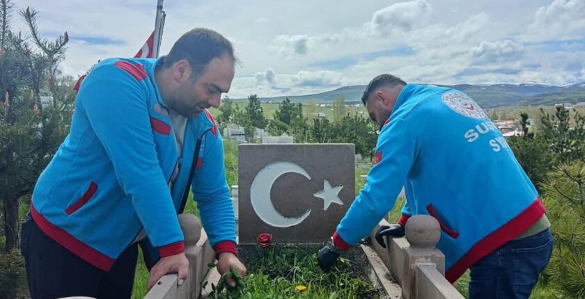 Susuz’da Şehit Kabristanları Bayram Öncesi Hazırlandı