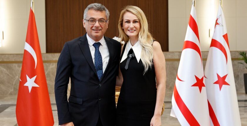 KKTC Cumhurbaşkanı Erhürman Ve Eşi Vatandaşlarla Bayramlaştı: Birlik Ve Beraberlik Mesajları Ön Plana Çıktı