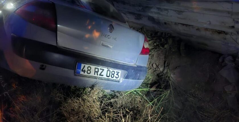 Otomobil, yol kenarında yürüyen kadınlara çarptı; 1 ölü, 2 ağır yaralı